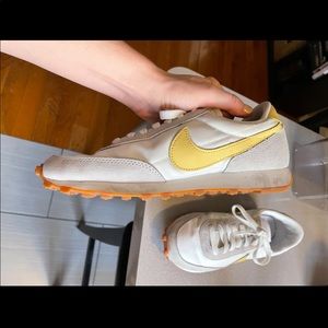 Nike Womens Daybreak Sneaker Size 6.5